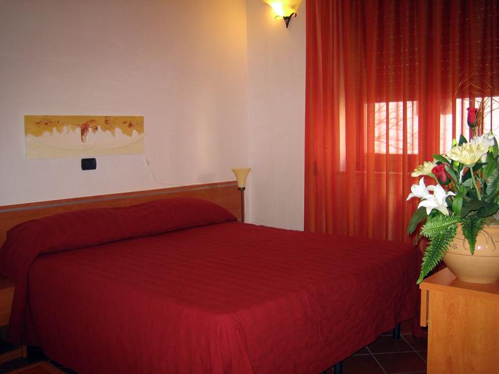 Bed And Breakfast La Terrazza Cisternino Oda fotoğraf